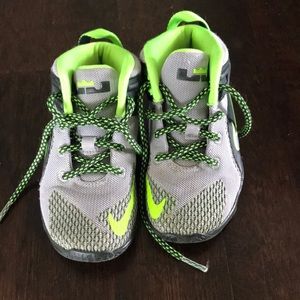 Nike boys size 9